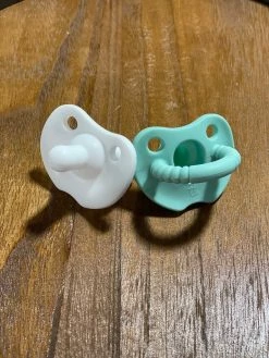 Three Hearts MINT/WHITE ROUND SILI SOOTHER